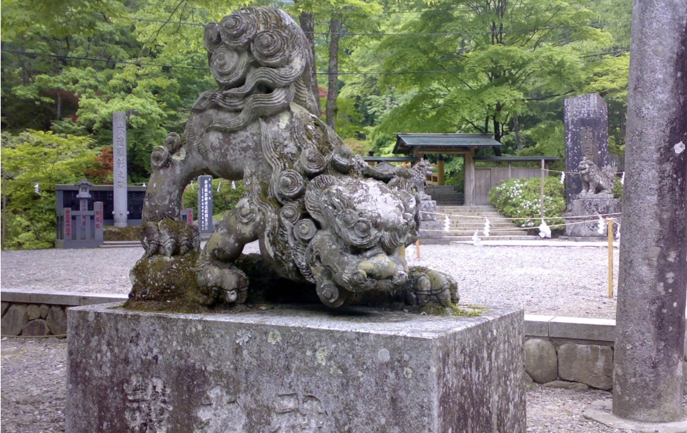 敷石の修理や鳥居の移転など神社仏閣に関わるすべてをご相談いただけます